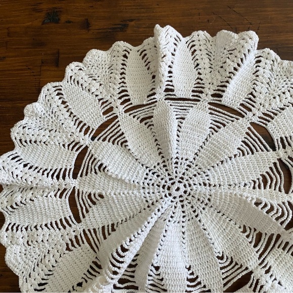 Collectible Beautiful Handmade Crocheted Doily Off White 15" - Picture 3 of 6